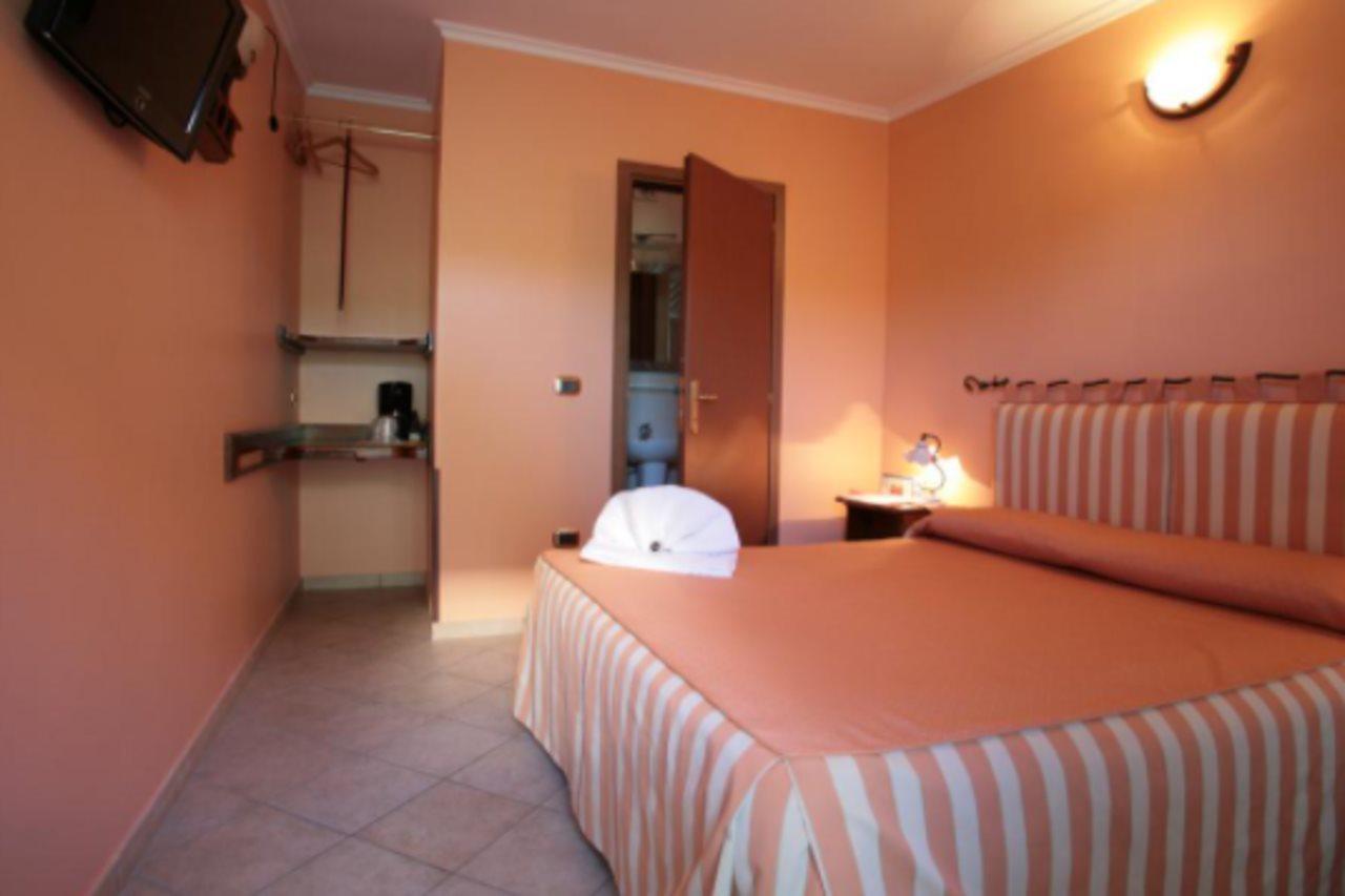 Airport Hotel Fiumicino Esterno foto