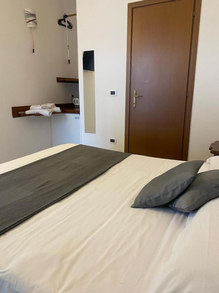 Airport Hotel Fiumicino Esterno foto