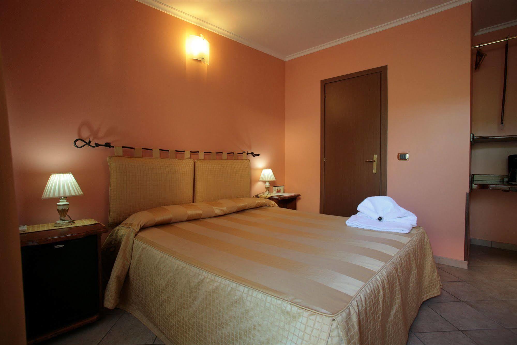 Airport Hotel Fiumicino Esterno foto