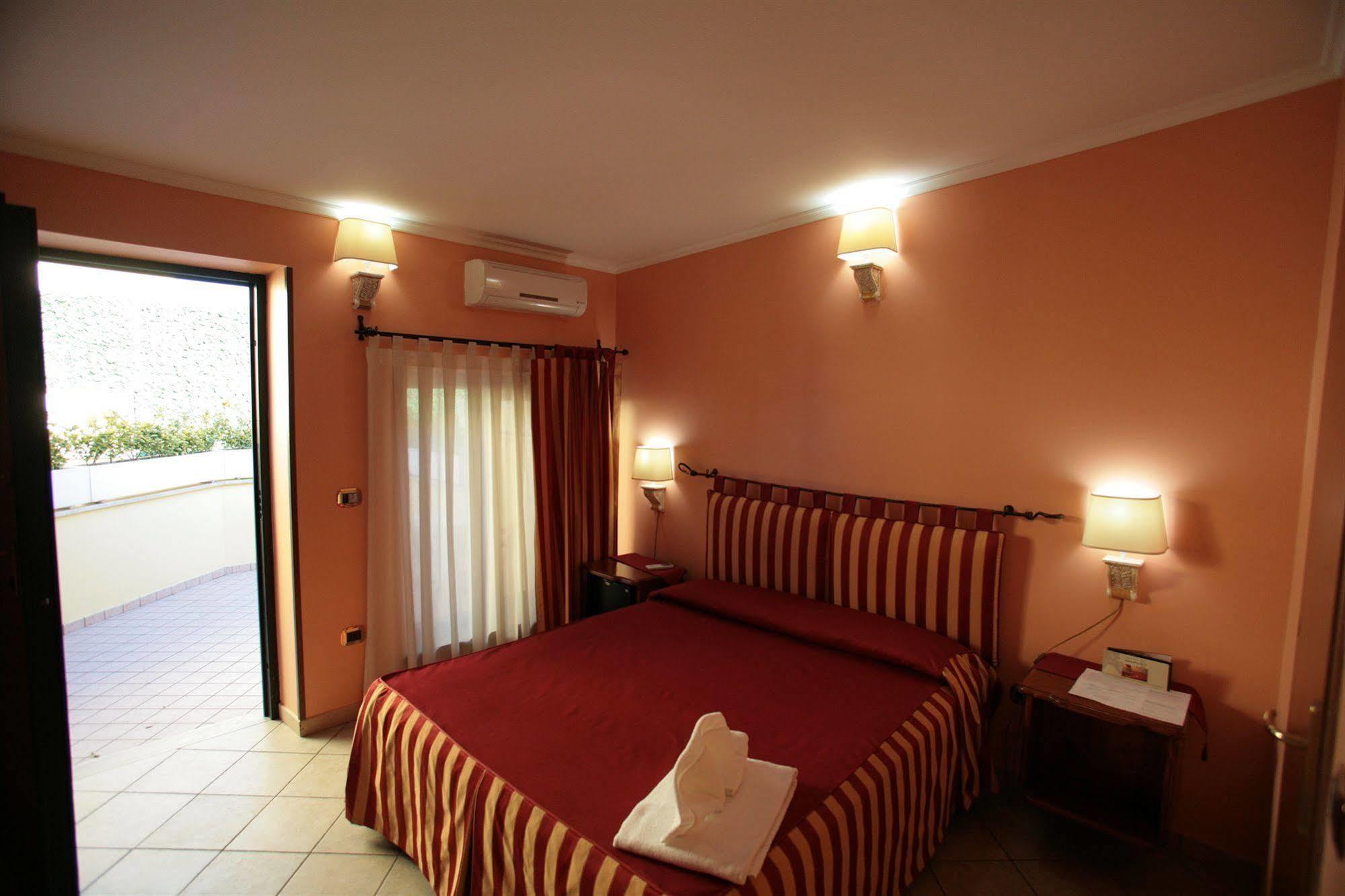 Airport Hotel Fiumicino Esterno foto